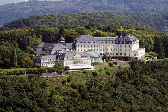 Luftbild des Steigenberger Hotels auf dem Petersberg