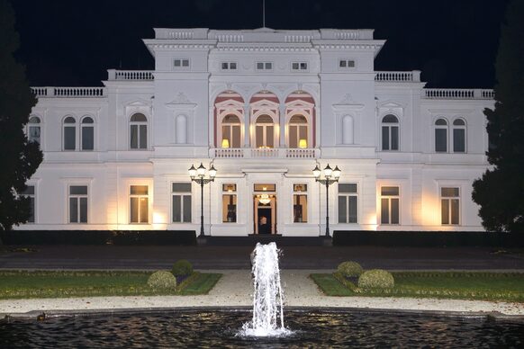 Die Villa Hammerschmidt, entstanden Mitte des 19. Jahrhunderts, ist der Bonner Amtssitz des Bundespräsidenten.