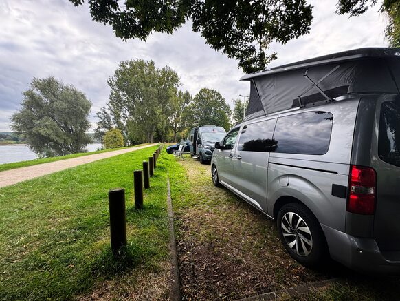 Wohnmobilstellplätze am Rheinufer