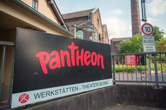 Außenaufnahme des Pantheons in den Werkstätten von Theater Bonn