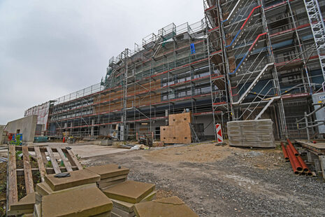 Außenaufnahme der Baustelle Beethovenhalle