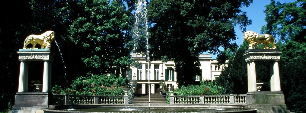 Prunkvoller Brunnen in Berlin Steglitz- Zehlendorf