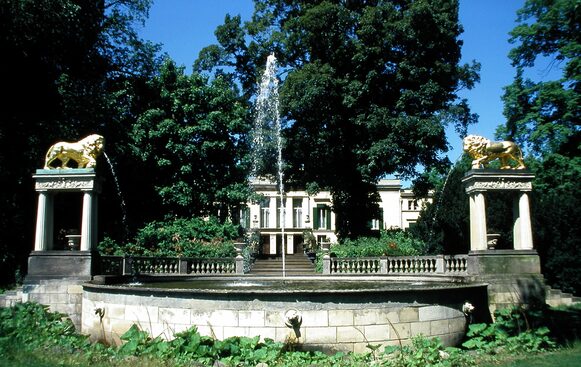 Prunkvoller Brunnen in Berlin Steglitz- Zehlendorf