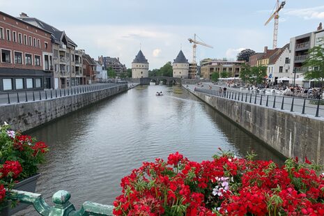 Blumen und Fluss in Kortrijk