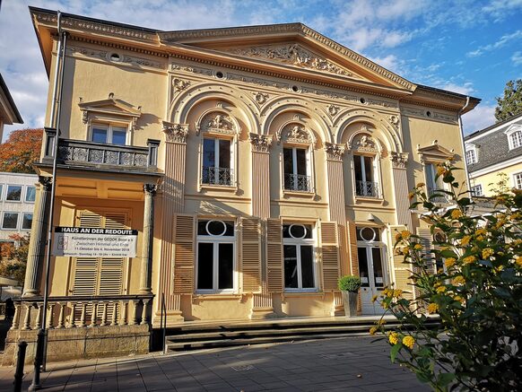 Außenaufnahme des Hauses an der Redoute