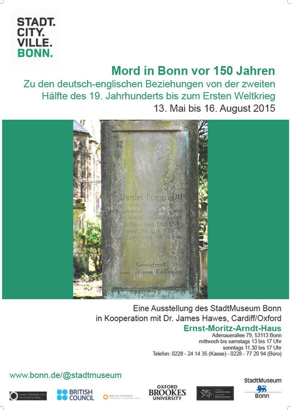 Das Plakat zeigt in der Mitte auf dunkelgrünem Hintergrund einen hohen Stein mit eingravierter Schrift. Darüber steht: Mord in Bonn vor 150 Jahren. Zu den deutsch-englischen Beziehungen von der zweiten Hälfte des 19. Jahrhunderts bis zum Ersten Weltkrieg. 13. Mai bis 16. August 2015. Unter dem Bild finden sich weitere Angaben zur Ausstellung.