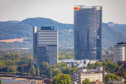 Blick vom Stadthausdach Richtung Rhein und Siebengebirge