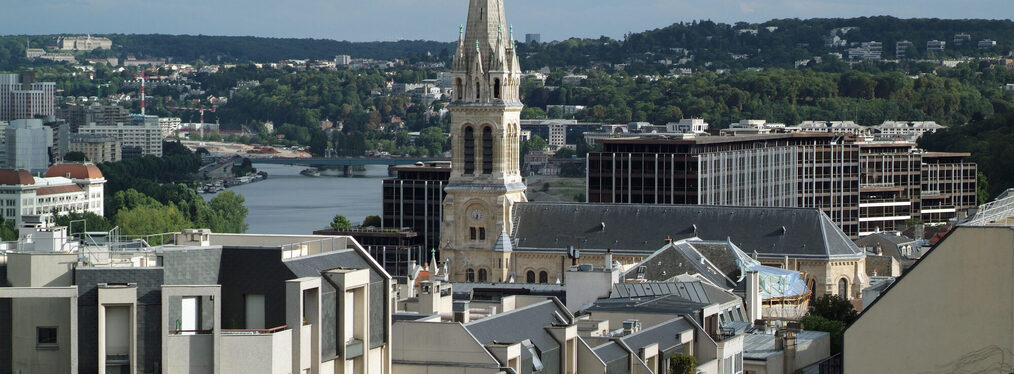 Blick über Saint-Cloud mit Kirche