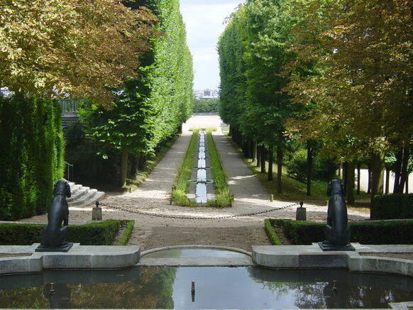 Parkanlage mit Brunnen