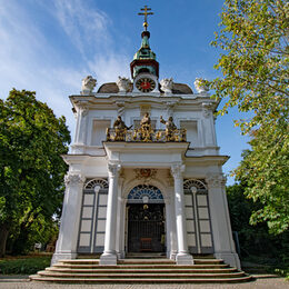 Die barocke Fassade der Kreuzbergkirche