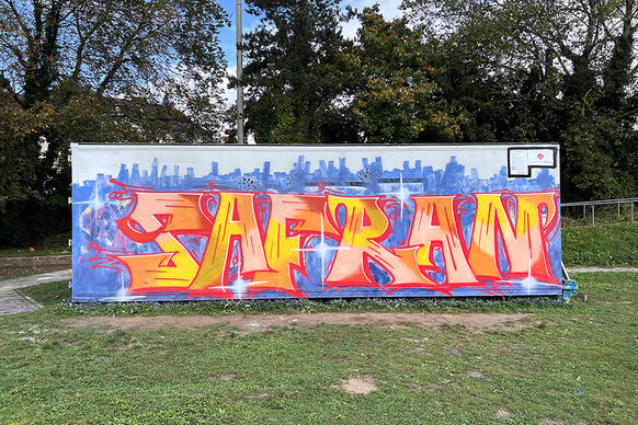 Graffiti auf dem Container im Reuterpark