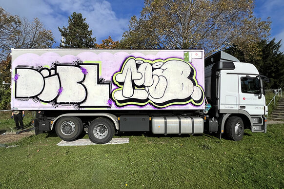 Graffiti auf dem Container im Reuterpark