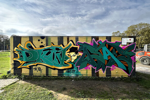 Graffiti auf dem Container im Reuterpark