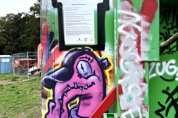 Graffiti auf dem Container Reuterpark