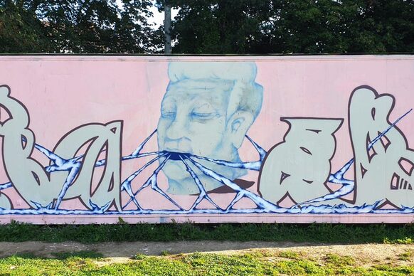 Graffiti auf dem Container im Reuterpark