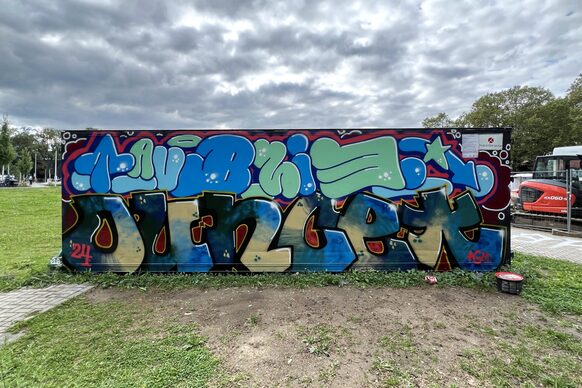 Graffiti auf dem Container im Reuterpark