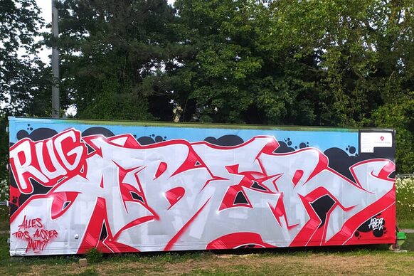 Graffiti auf dem Container im Reuterpark