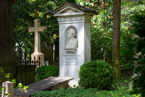 Das Grab von Friedrich Wilhelm Argelander auf dem Alten Friedhof Bonn