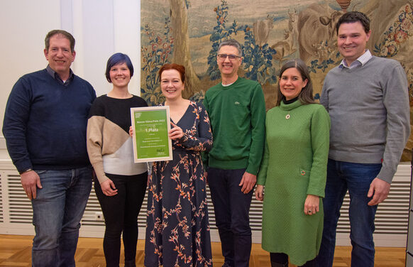 Mitgliederinnen und Mitglieder des Bürgervereins Vilich-Müldorf gemeinsam mit Oberbürgermeisterin Katja Dörner.