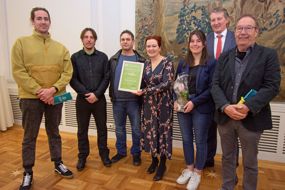 Unternehmer und Künstler*innen am Standort Broichstr. 76 gemeinsam mit Oberbürgermeisterin Katja Dörner.