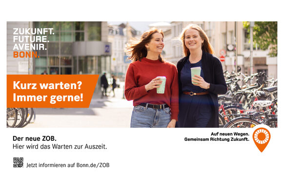 Das Plakat zeigt zwei junge Frauen mit Kaffeebechern in der Hand