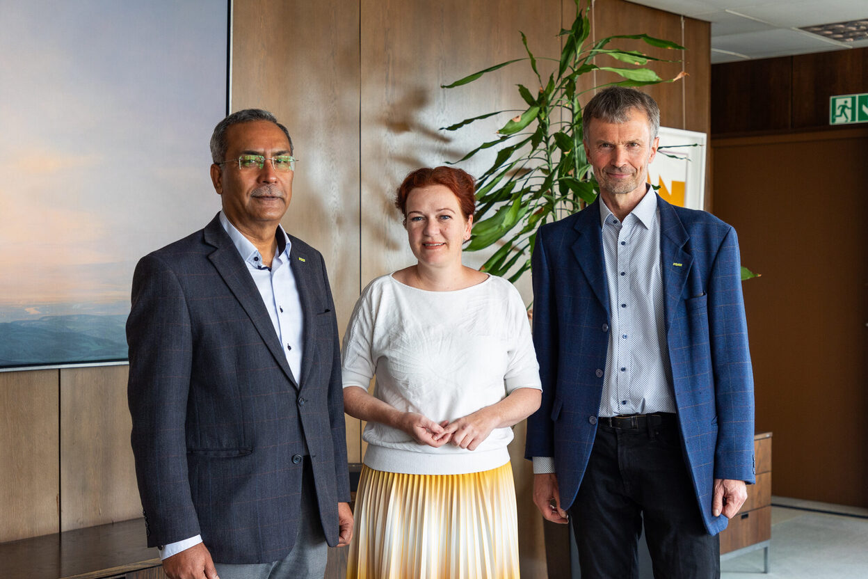 IFOAM zu Besuch im Stadthaus: Ravi Prasad, der neue Geschäftsführer, Oberbürgermeisterin Katja Dörner und Thomas Cierpka, Senior Manager Membership & Operations.