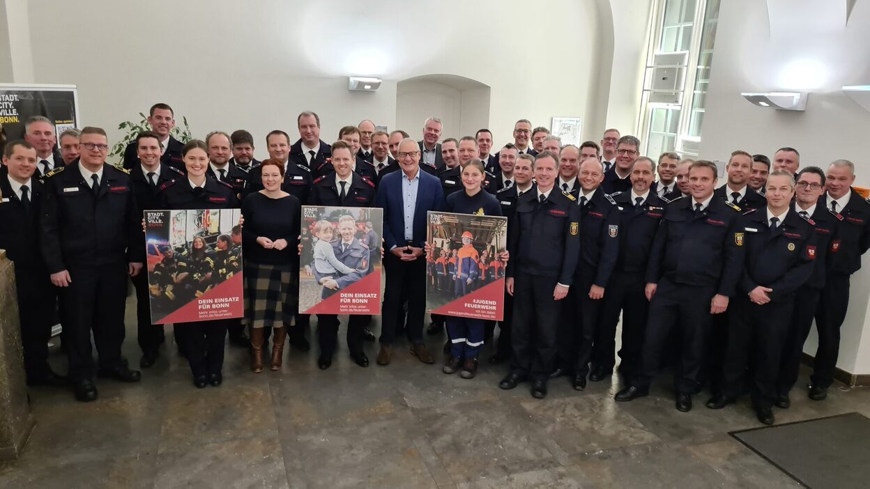 OB Dörner, Stadtdirektor Fuchs und viele Mitglieder der Freiwilligen und der Berufsfeuerwehr anlässlich der letzten Löscheinheitsführerdienstbesprechung im Alten Rathaus.