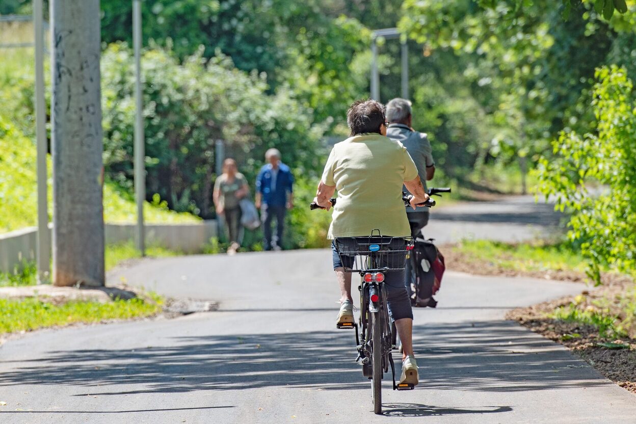 Das Bild zeigt die Radpendlerroute, deren Radwege ausgebaut worden.