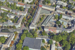 Das Luftbild zeigt einen Häuserzug in Bonn neben dem Frankenbad
