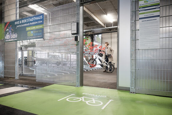 Die neue Fahrradabstellanlage auf Parkdeck 1 des Stadthauses