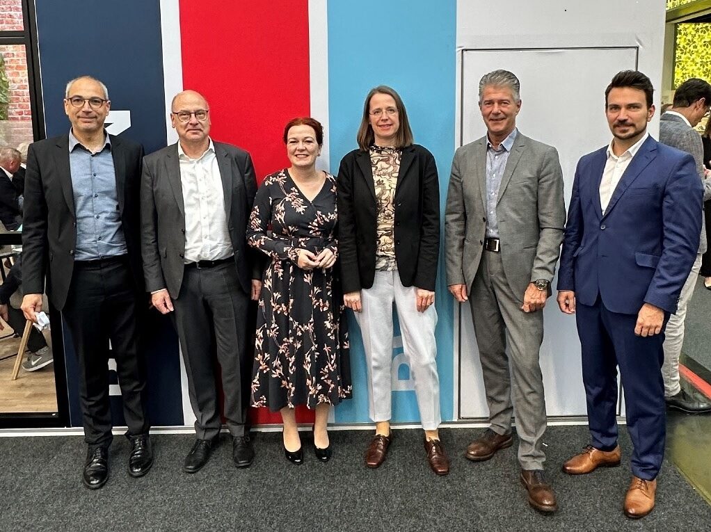 Das Bild zeigt die Bonner Delegation auf der Immobilienmesse Expo Real: (v.l.) Kerim Abulzahab, Wirtschaftsförderung Bonn, Stadtbaurat Helmut Wiesner, Oberbürgermeisterin Katja Dörner, Victoria Appelbe, Wirtschaftsförderin, Stefan Sauerborn,  Alexander Stricker, beide Wirtschaftsförderung.