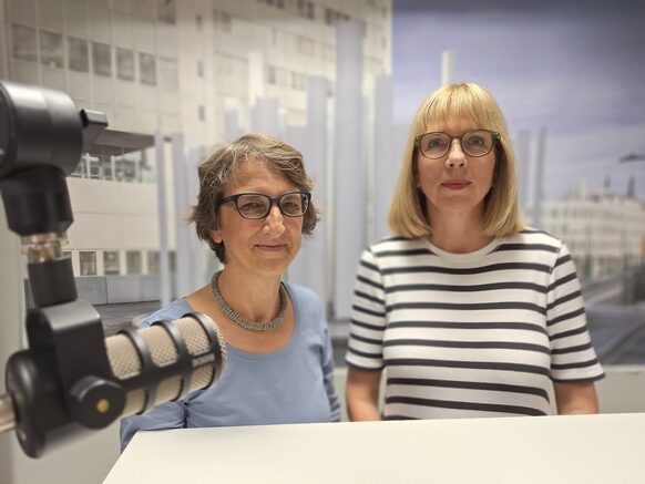 Im Studio: Susanne Mayer (l.) und Barbara Löcherbach.