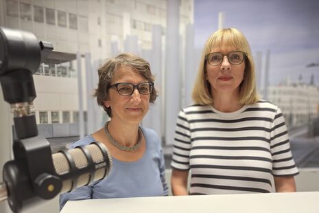 Im Studio: Susanne Mayer (l.) und Barbara Löcherbach.