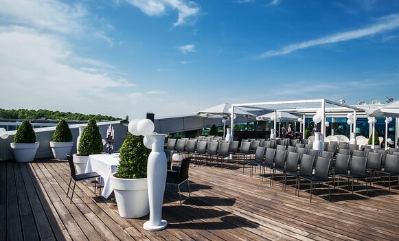 Das Trauzimmer im Kameha Grand Bonn auf der Dachterrasse des Hotels