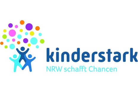 "Kinderstark NRW schafft Chancen" steht auf weißem Hintergrund.