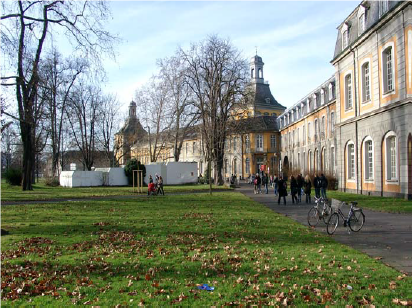 Stockentor, Unigebäude mit Bäumen