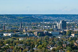 Vom Aussichtspunkt Rabelay oberhalb von Bonn-Oberkassel hat man eine herrliche Aussicht über das Rheintal.