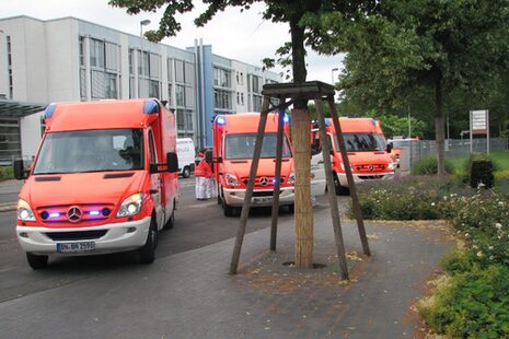 Drei Rettungsdienstfahrzeuge im Einsatz