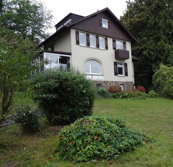 Haus des Quartiersmanagements mit Blick auf den Garten