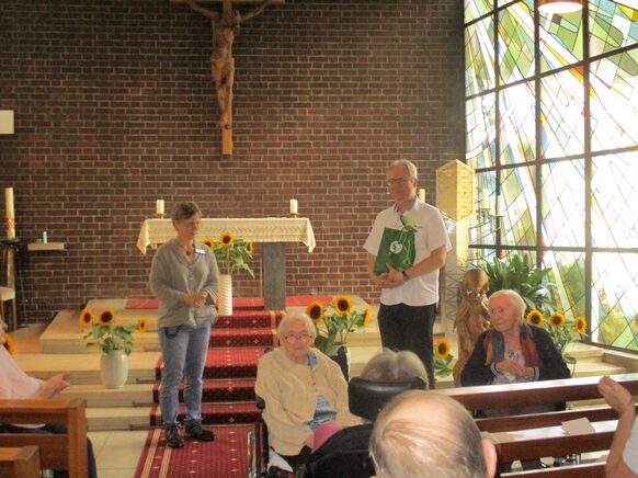 Bild aus dem Inneren der Auferstehungskirche während des Orgelkonterts.