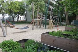 Urban Gardening-Beete auf dem Spielplatz in der Maxstraße