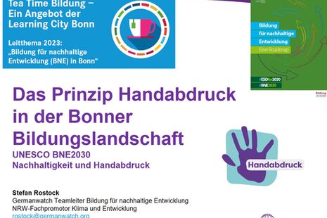 Das Plakat zur Veranstaltung zeigt eine Collage mit einer Teetasse und einem Handabdruck