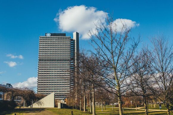 Blick auf den UN-Tower "Langer Eugen"