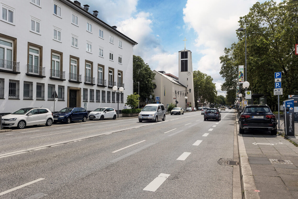 Die Adenauerallee vorher vor dem Juridicum