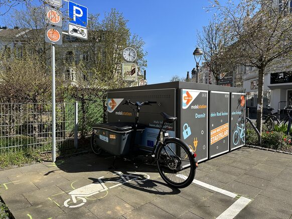 Das Bild zeigt eine Fahrradabstellbox in der Südstadt.