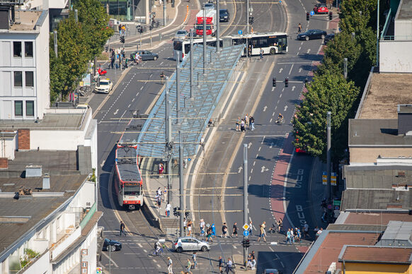 Die Haltestelle am Suttner-Platz