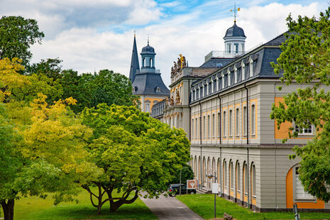 Das Universitäts-Hauptgebäude im Herzen der Stadt