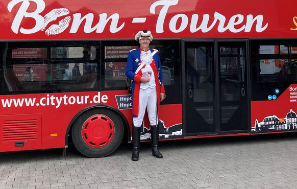 Ein Stadtführer in der Uniform des Leibgardisten